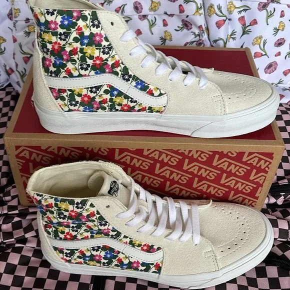 Vans WMNS Sk8-Hi Tapered
Floral White
VN0A5KRUWHT
Sneakers - Picture 2 of 16